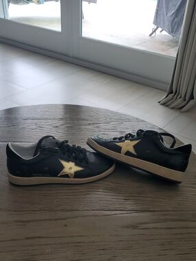 GOLDEN GOOSE